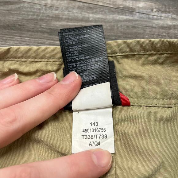The North Face Tan Mens 36 Nylon Khaki Utility Cargo Hiking Gorpcore Shorts‎ - Picture 6 of 12